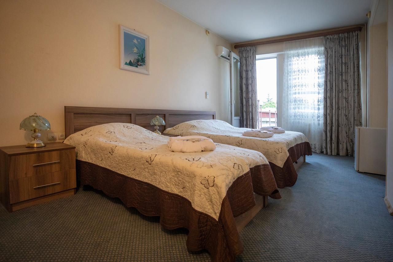Leader Hotel Gori Exterior foto