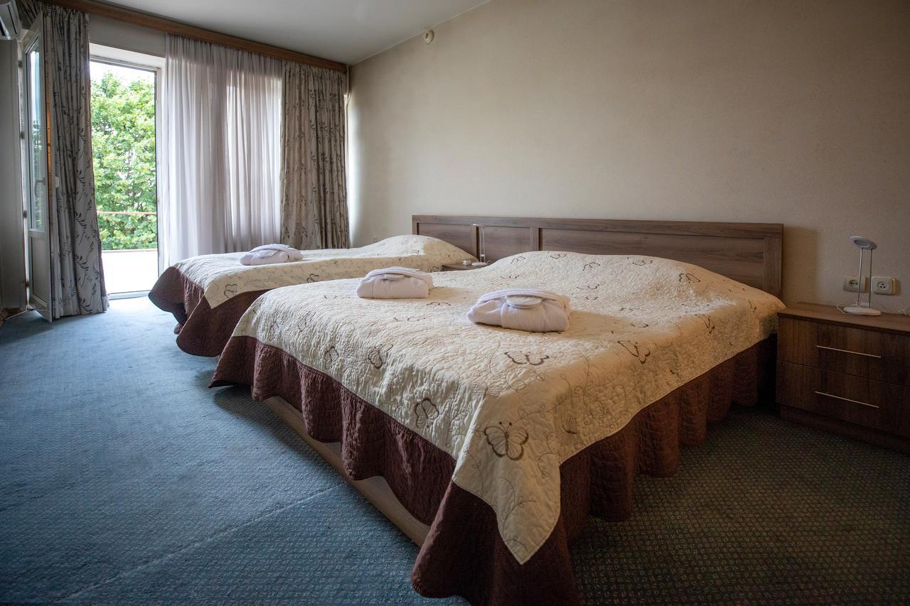 Leader Hotel Gori Exterior foto